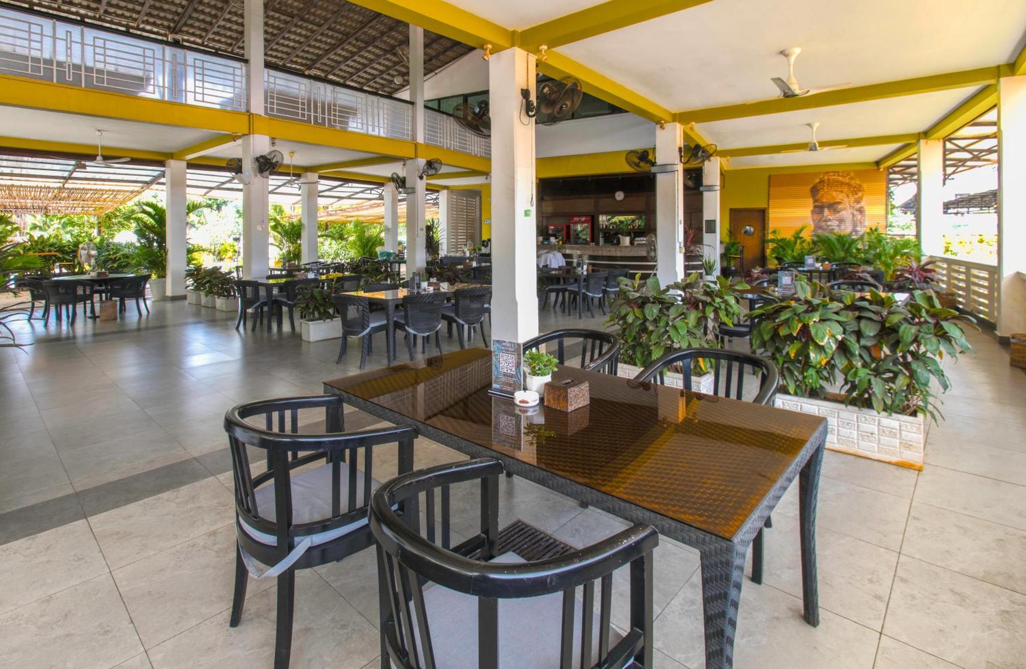 Cambodian Country Club Hotel Phnom Penh Exterior photo