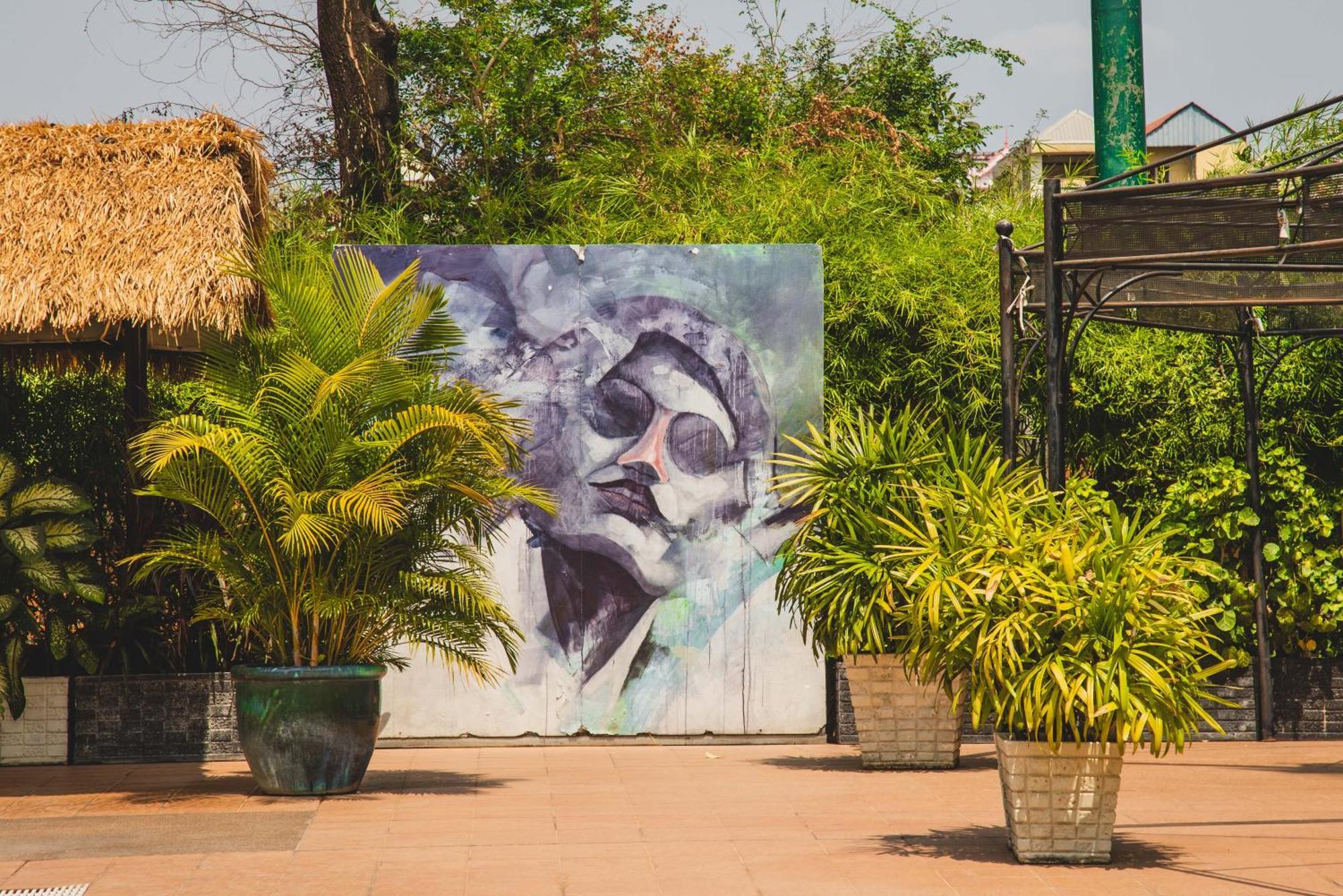 Cambodian Country Club Hotel Phnom Penh Exterior photo