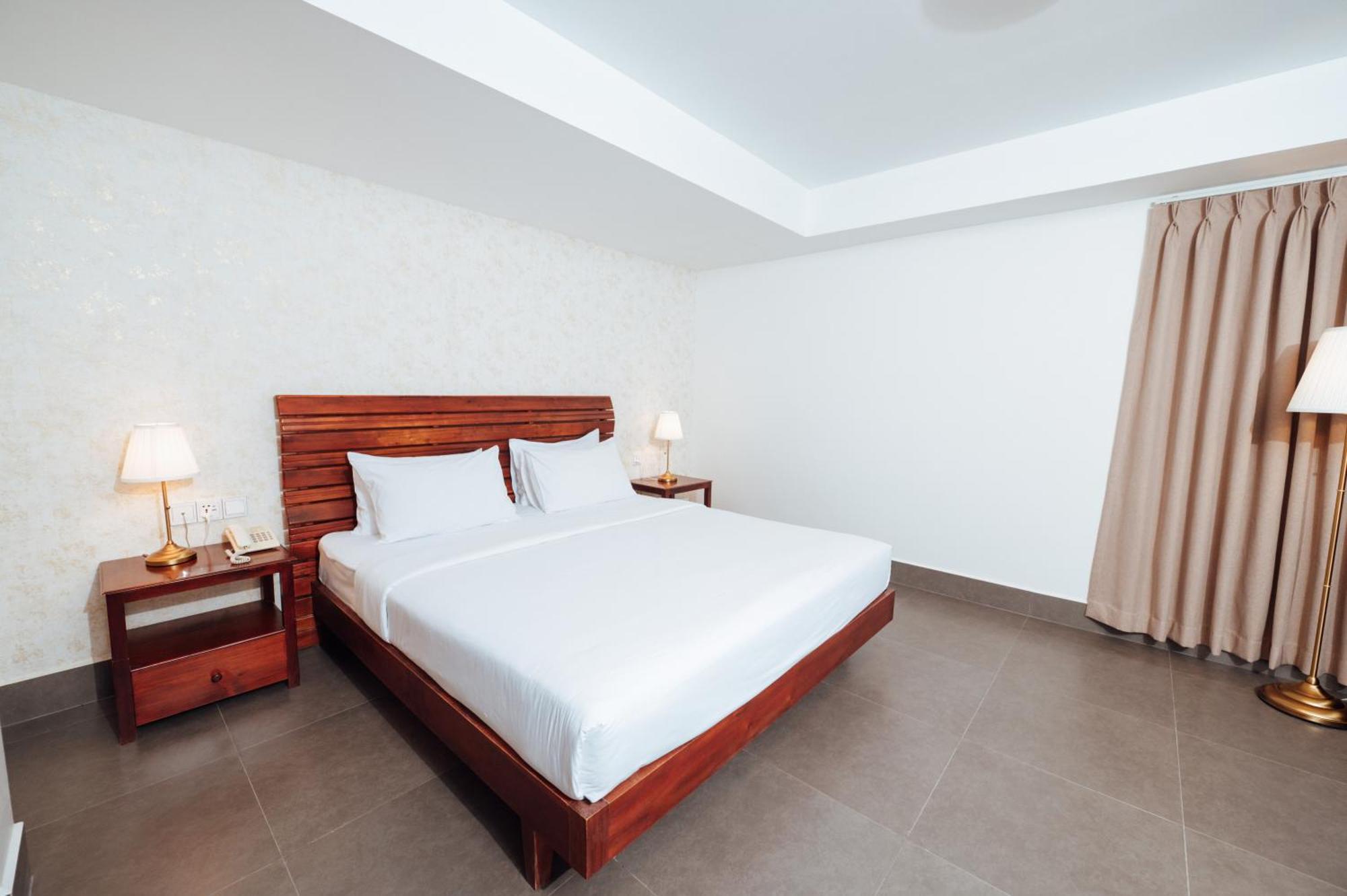 Cambodian Country Club Hotel Phnom Penh Exterior photo