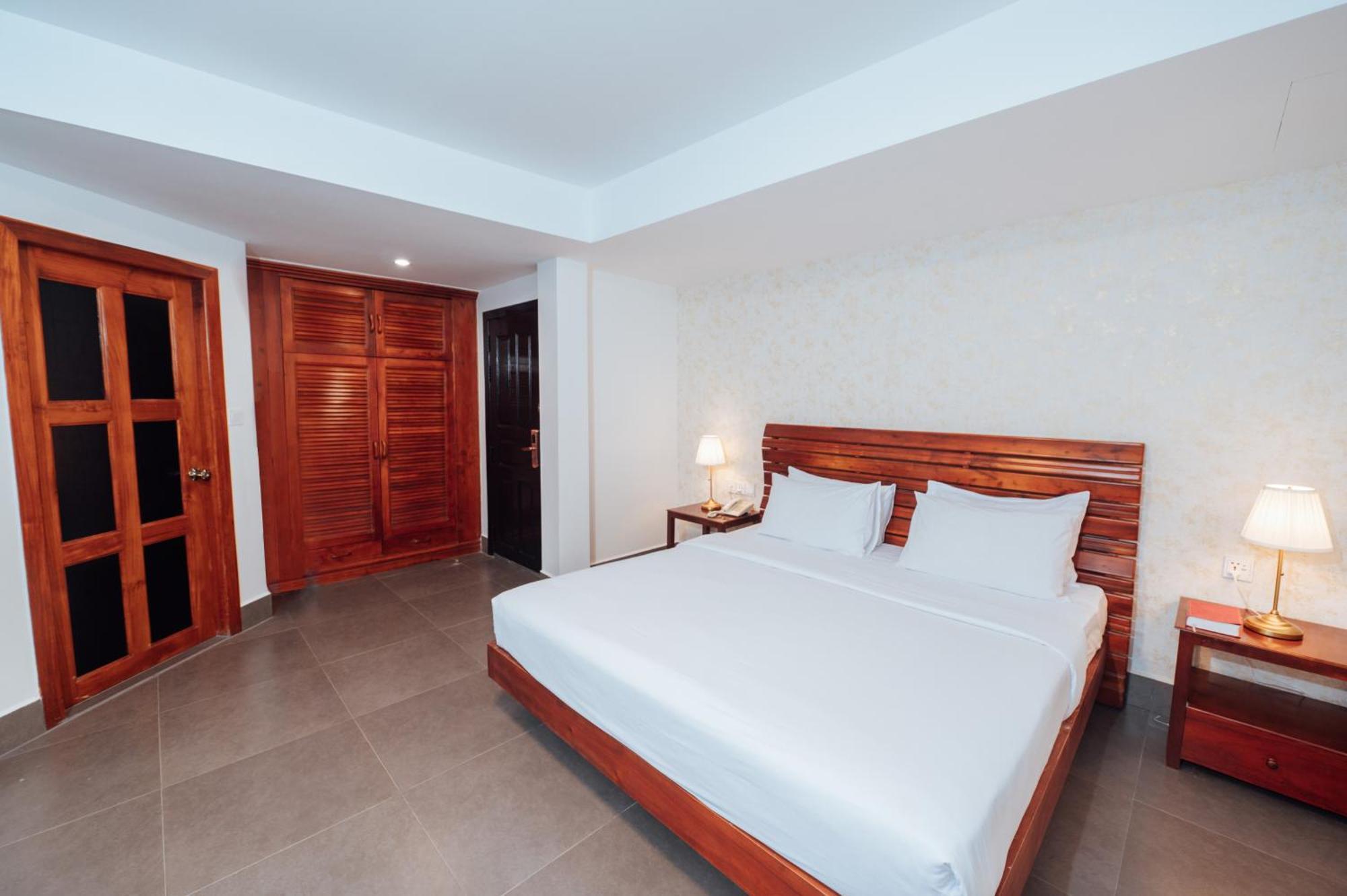 Cambodian Country Club Hotel Phnom Penh Exterior photo
