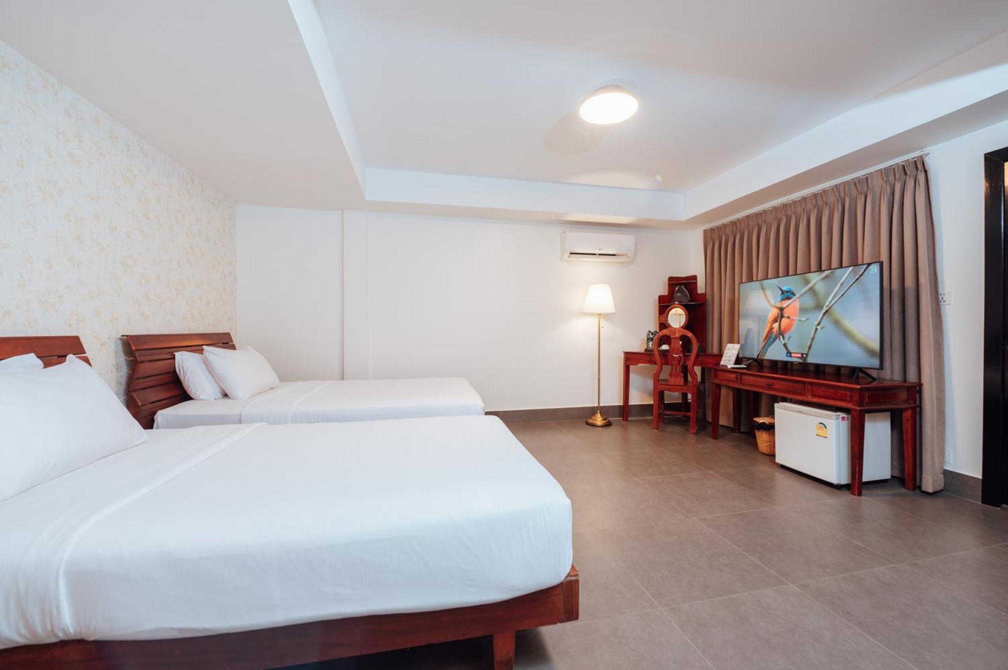 Cambodian Country Club Hotel Phnom Penh Exterior photo