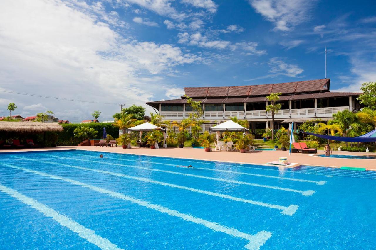 Cambodian Country Club Hotel Phnom Penh Exterior photo