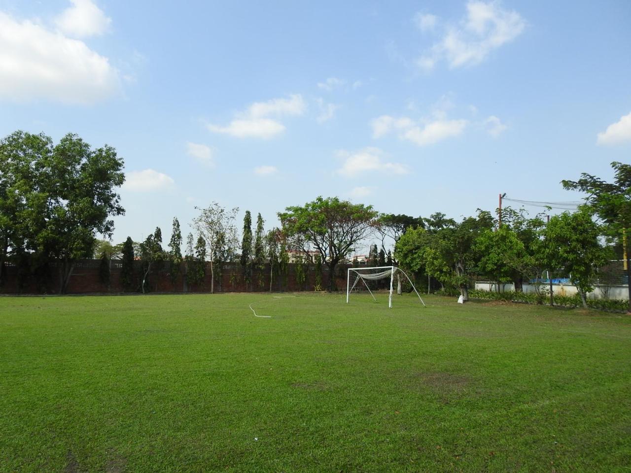 Cambodian Country Club Hotel Phnom Penh Exterior photo