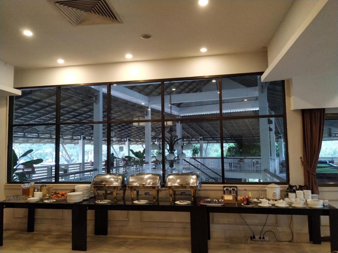 Cambodian Country Club Hotel Phnom Penh Exterior photo