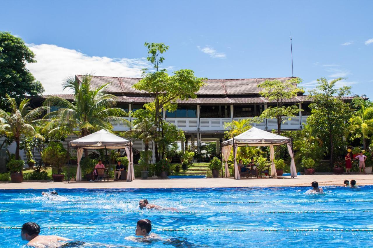 Cambodian Country Club Hotel Phnom Penh Exterior photo