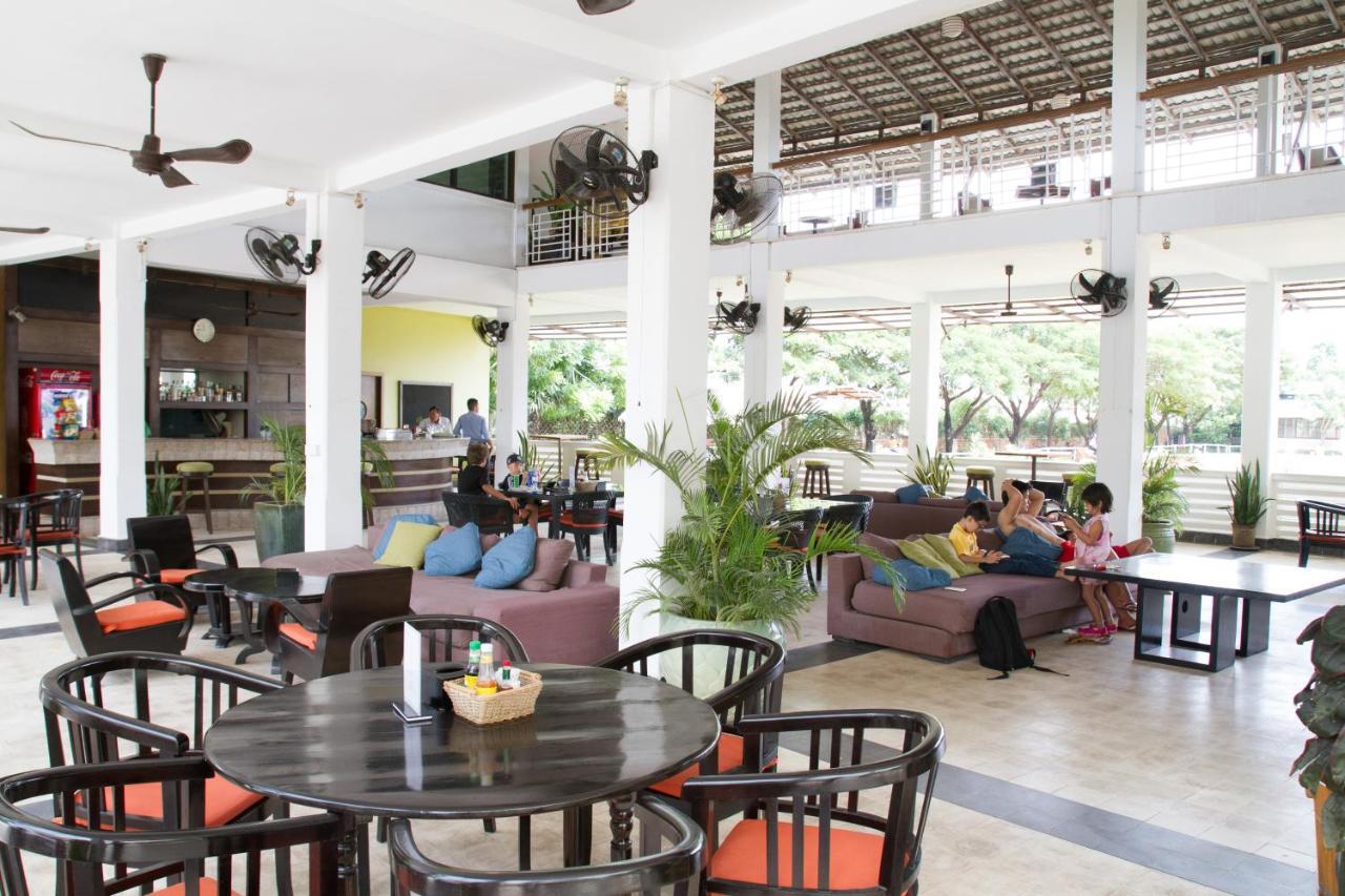 Cambodian Country Club Hotel Phnom Penh Exterior photo