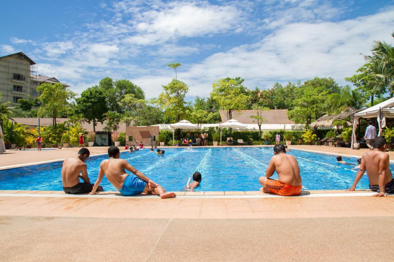 Cambodian Country Club Hotel Phnom Penh Exterior photo