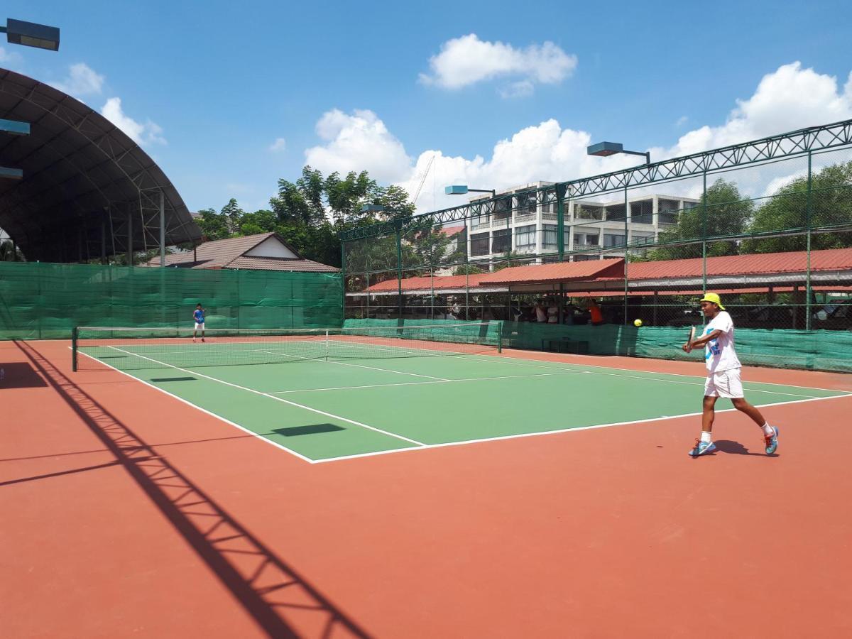 Cambodian Country Club Hotel Phnom Penh Exterior photo