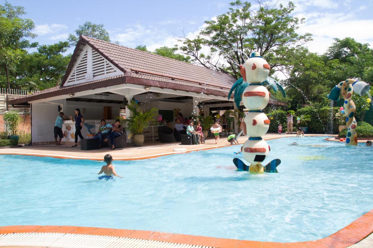 Cambodian Country Club Hotel Phnom Penh Exterior photo